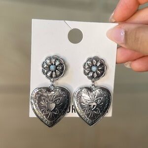 FOREVER21 Western Silver & Turquoise Heart Intricate Statement Drop Dangly Earri